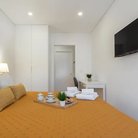 Host Wise - Modern Urban Flat דירה *