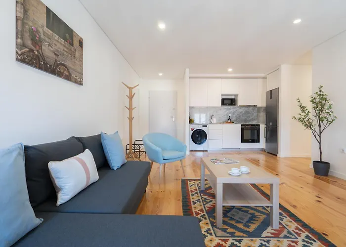 Host Wise - Modern Urban Flat