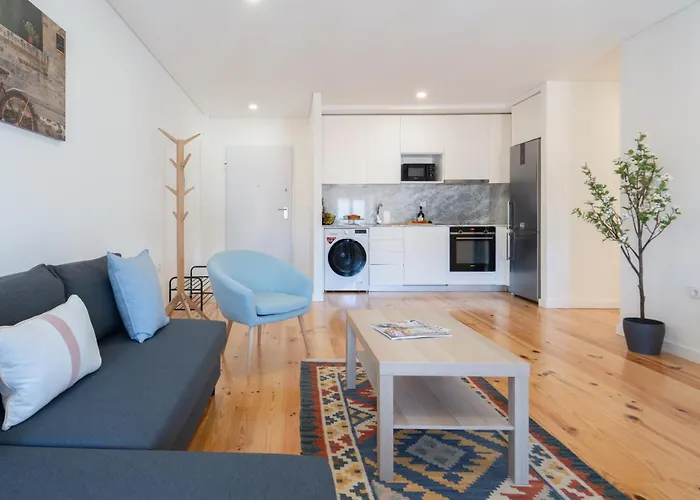 Host Wise - Modern Urban Flat *